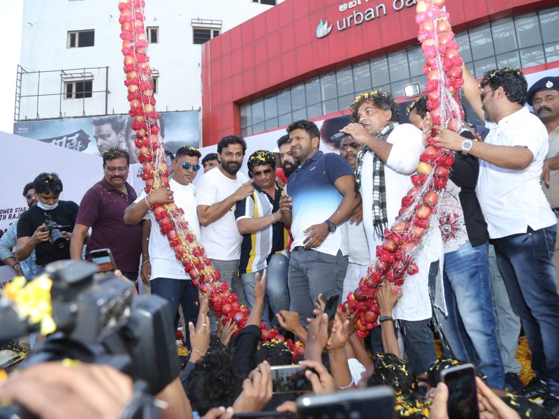 Yuvaratna Movie Launch img 4343